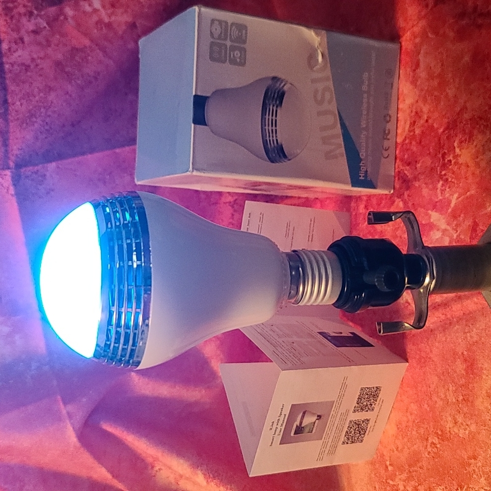 iLink Smart Bluetooth LED colorful bulb Speaker- NIB